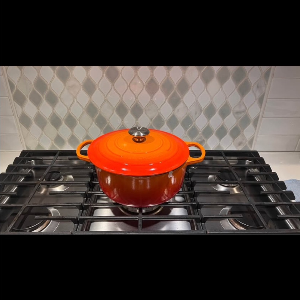 26cm Le Creuset Orange to Red Gradient Enameled Cast Iron Dutch Oven with Lid.